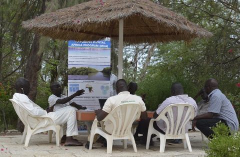 Echange entre participants à l'auto évaluation, Ndangane-Saloum